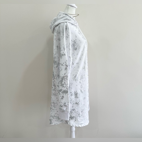 NWT Emily Daniels Women’s XL Hooded Dress White Silver Patterned Long Sleeve‎ - Picture 3 of 9